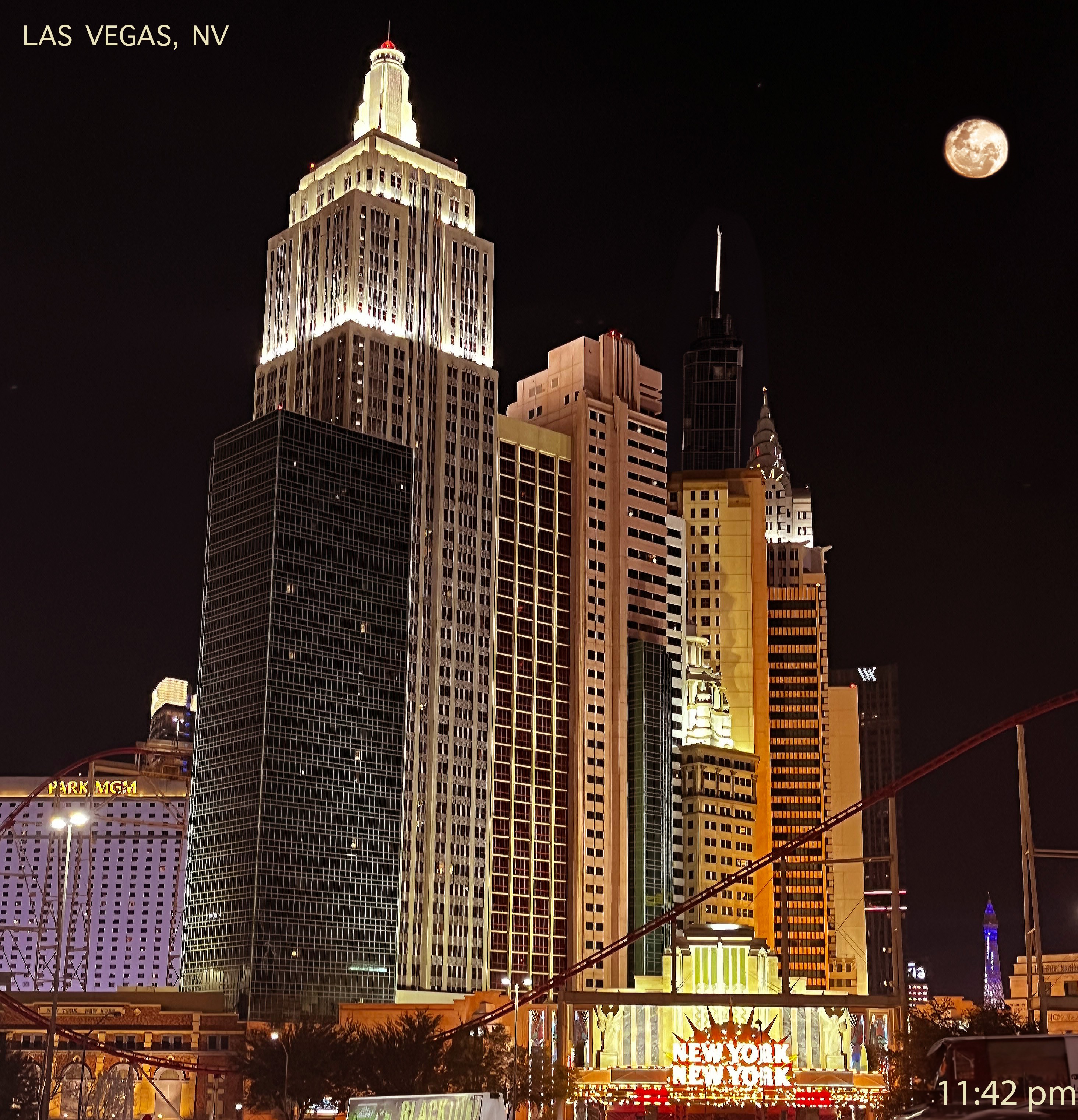 Night photograph of New York-New York Las Vegas